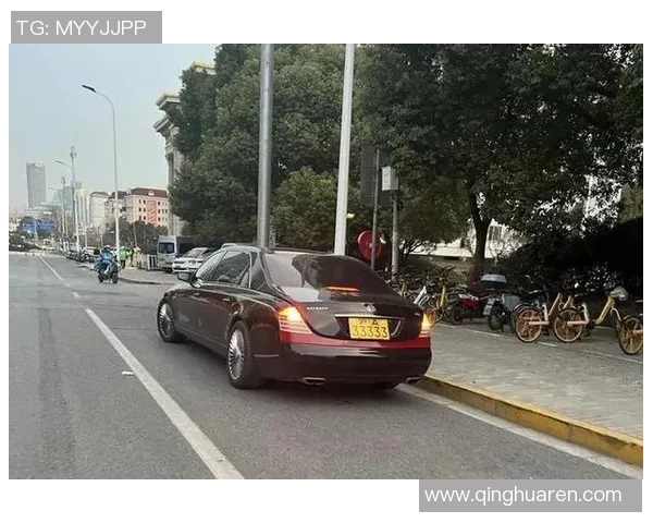 足球明星与迈巴赫豪车完美结合的精彩瞬间图片欣赏